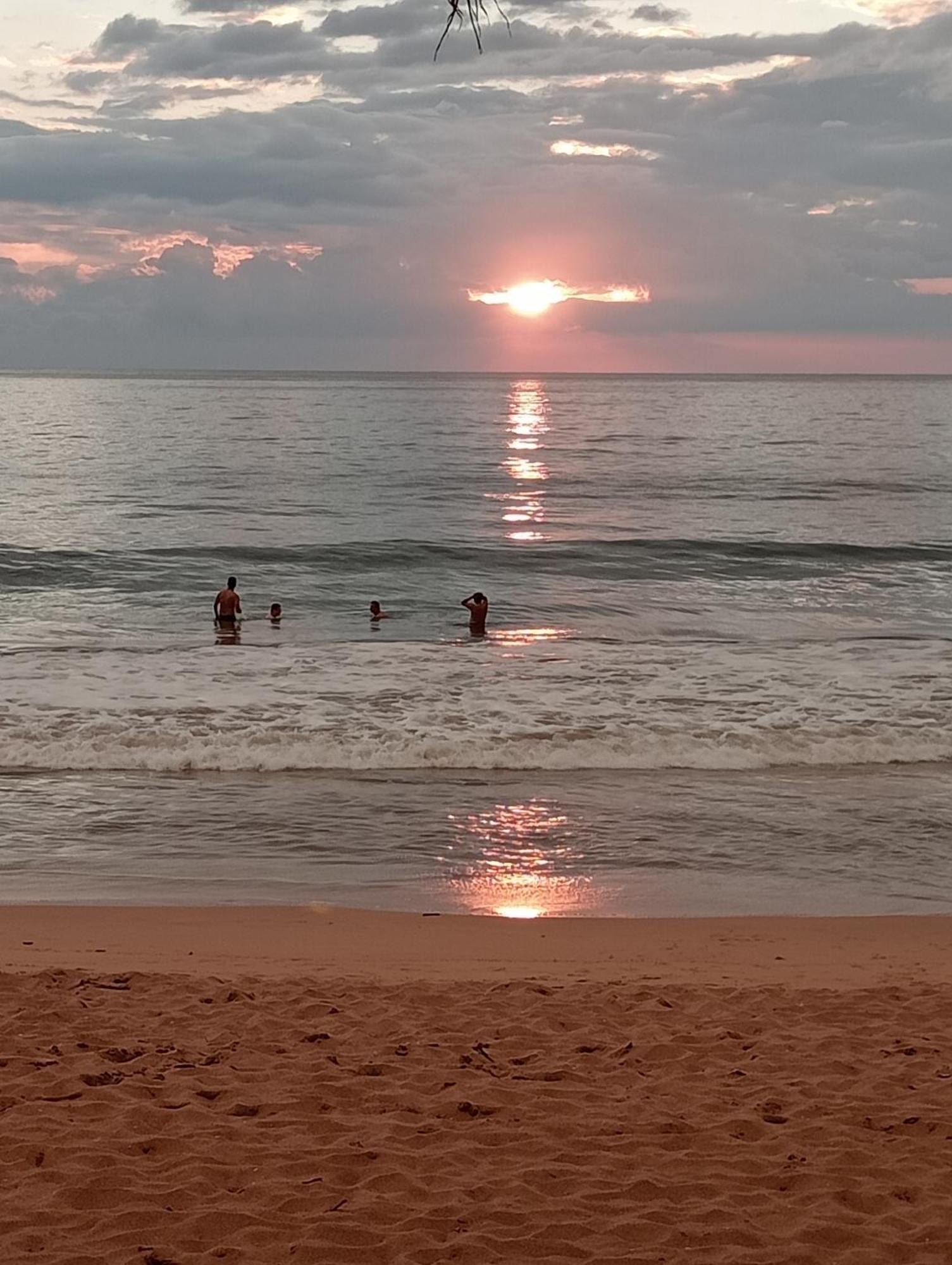 Arcade Beach Hotel Bentota Bagian luar foto