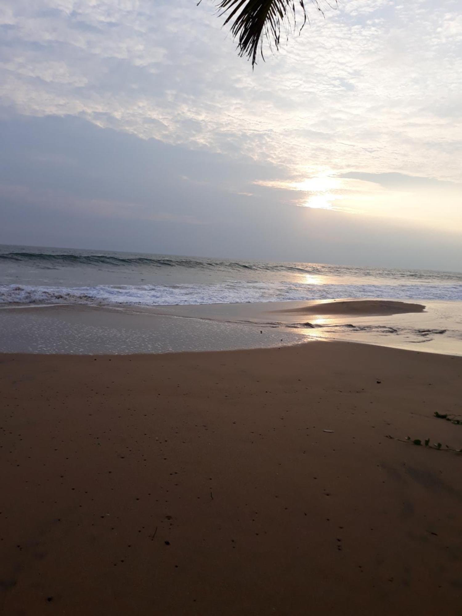 Arcade Beach Hotel Bentota Bagian luar foto
