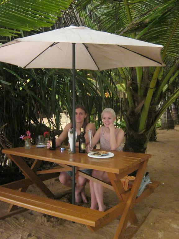 Arcade Beach Hotel Bentota Bagian luar foto