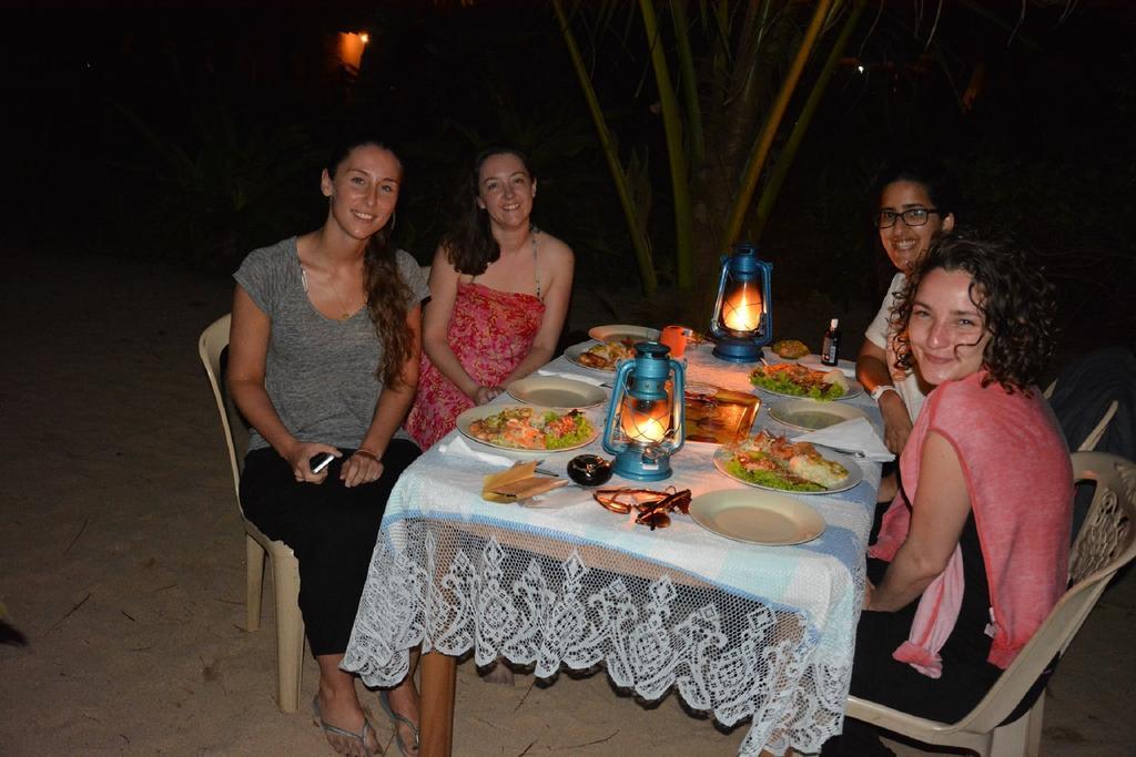Arcade Beach Hotel Bentota Bagian luar foto