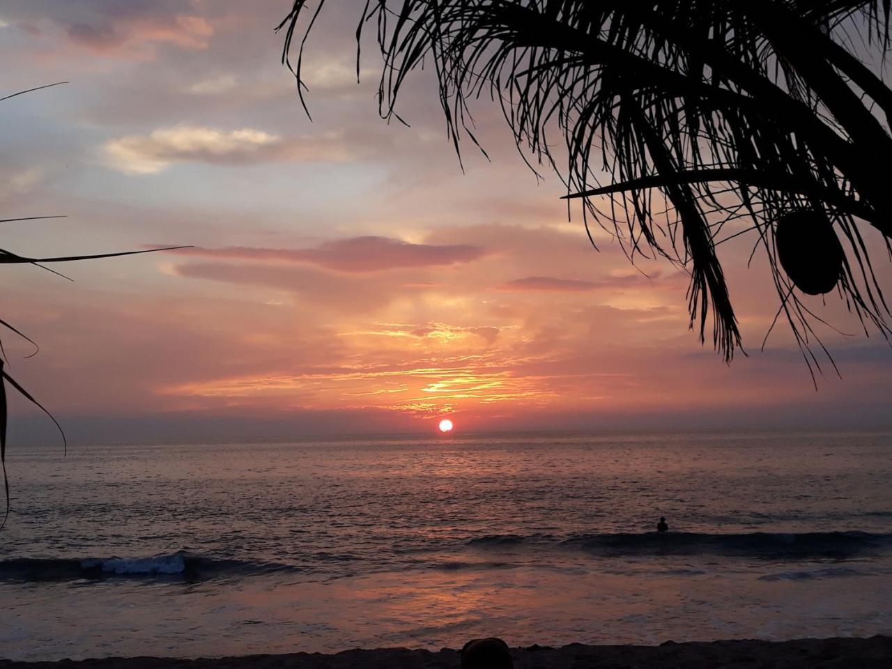 Arcade Beach Hotel Bentota Bagian luar foto